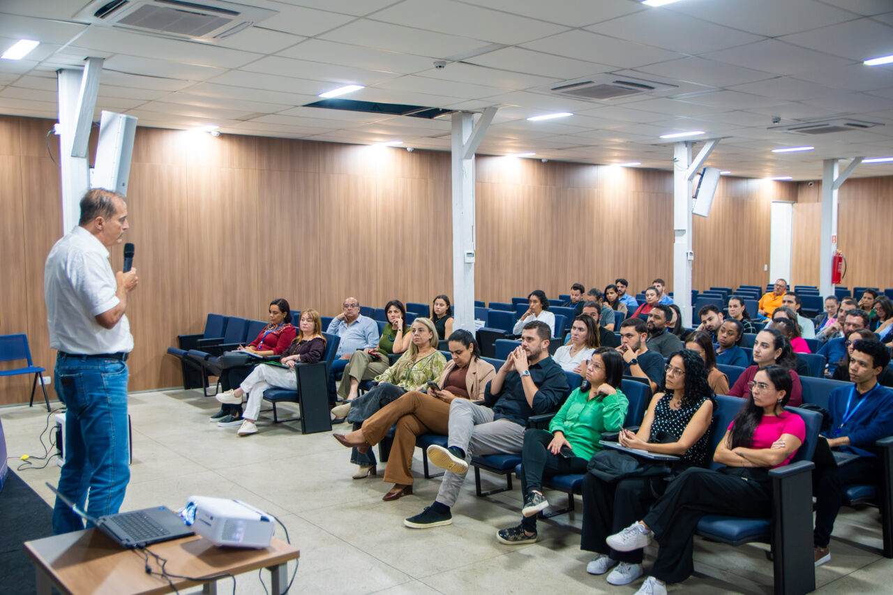 Servidores da Secretaria de Planejamento e Orçamento em reunião técnica de instrução e orientação referente à abertura do exercício financeiro de 2026.